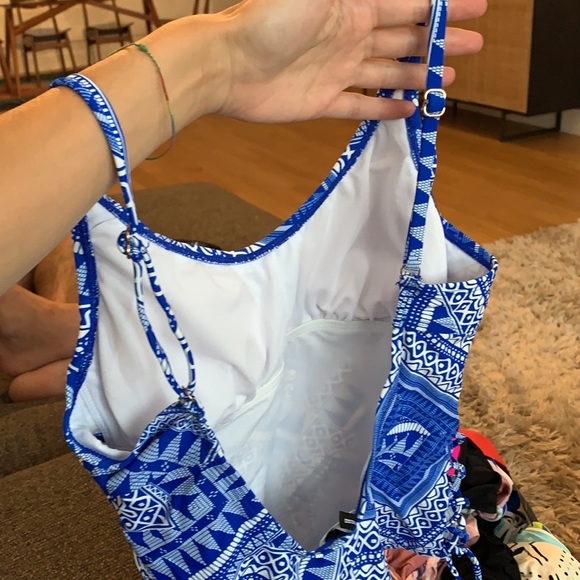 Design Lab one piece - Picture 5 of 7